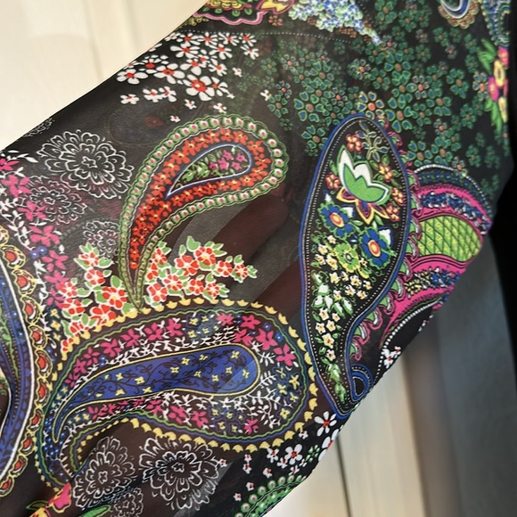 Kim & Cami Black Top with Sheer Paisley Sleeves - Picture 2 of 5